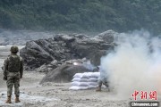 有夫之妇西藏军区某部高原峡谷实弹射击 锤炼实战能力