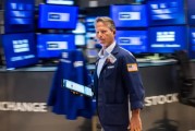 有夫之妇尾盘：美股小幅上扬 标普指数上涨约0.3%